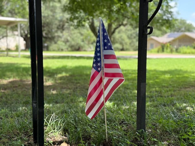 Who Places The Flags Around Smithville For The Fourth Of July?