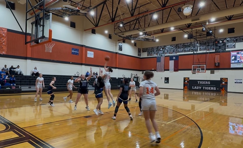 Smithville Lady Tigers beat Yoakum 56–35